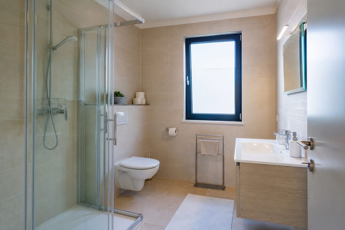 Beispiel: sauberes Bad einer Ferienwohnung